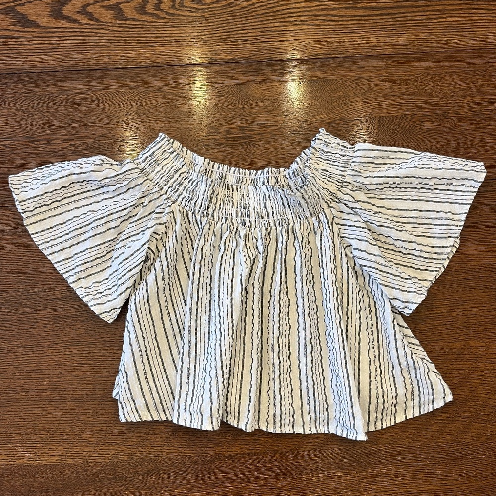 Kimchi Blue Off The Shoulder Darling Crop length top!
